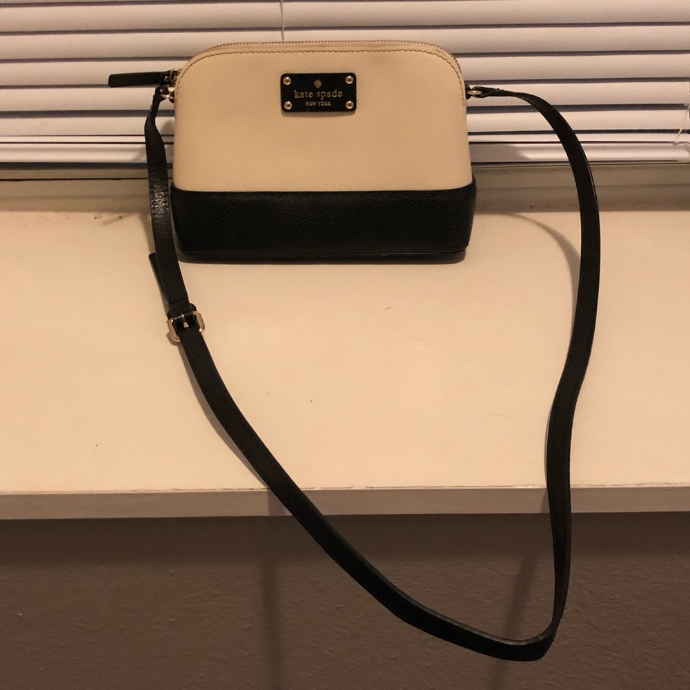 Kate Spade black and white side purse 🤩